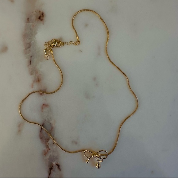 New Delicate Bow Pendant Necklace Minimalists Neck chain - Picture 5 of 5